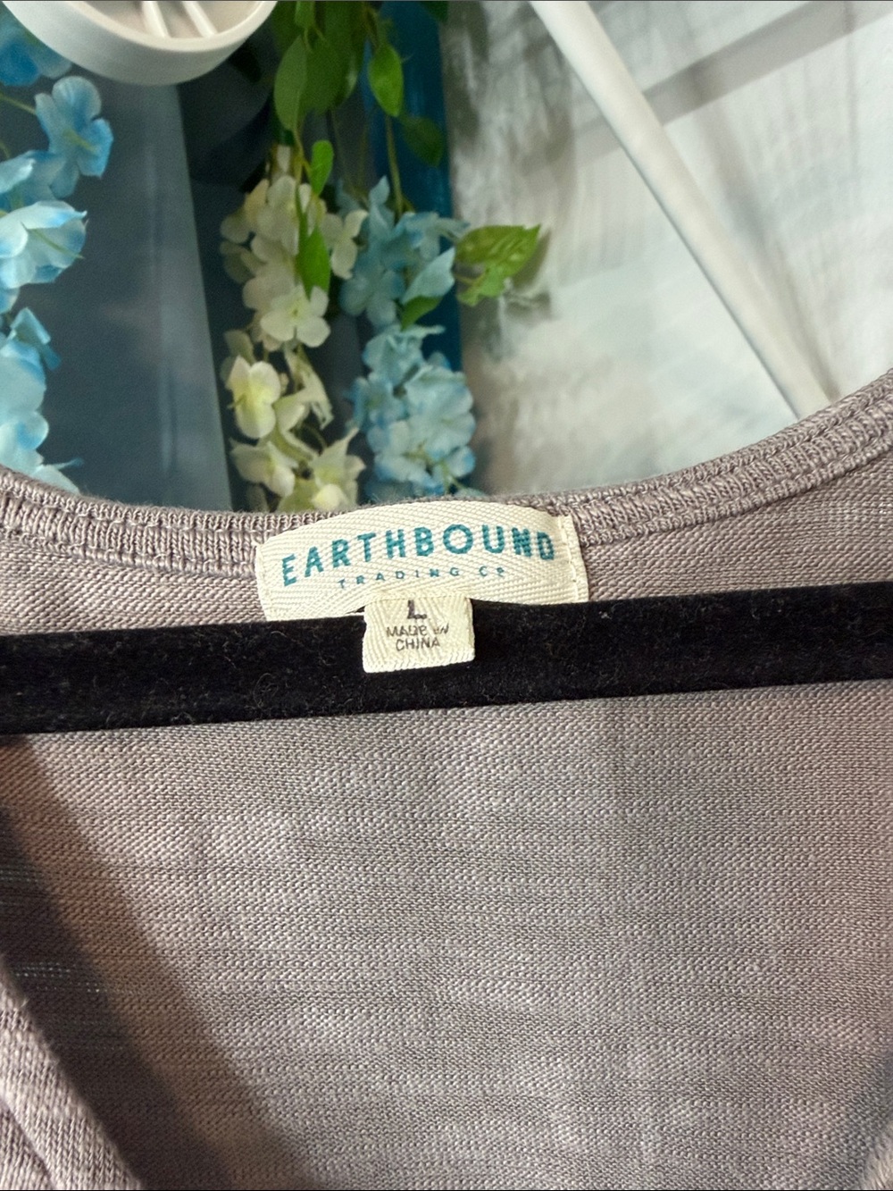 EARTHBOUND Ruched V-Neck Blouse in gray Taupe boho flowy - Picture 2 of 3